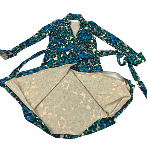 Diane von Furstenberg Vintage Silk Wrap Dress Green Blue Leopard Print Size 4 - Picture 9 of 12
